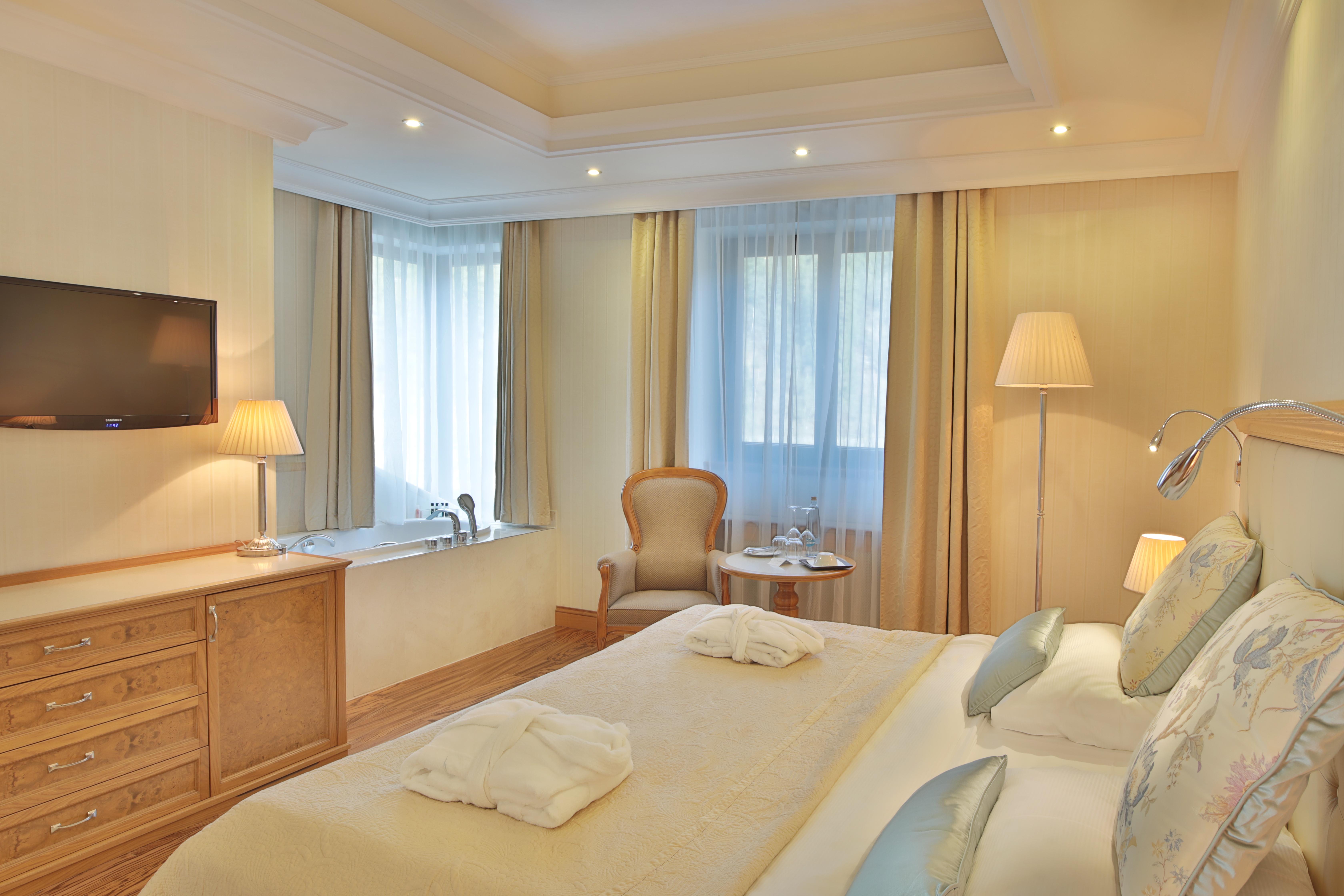 Retro Riverside Wellness Resort Karlsbad Buitenkant foto A room at the hotel