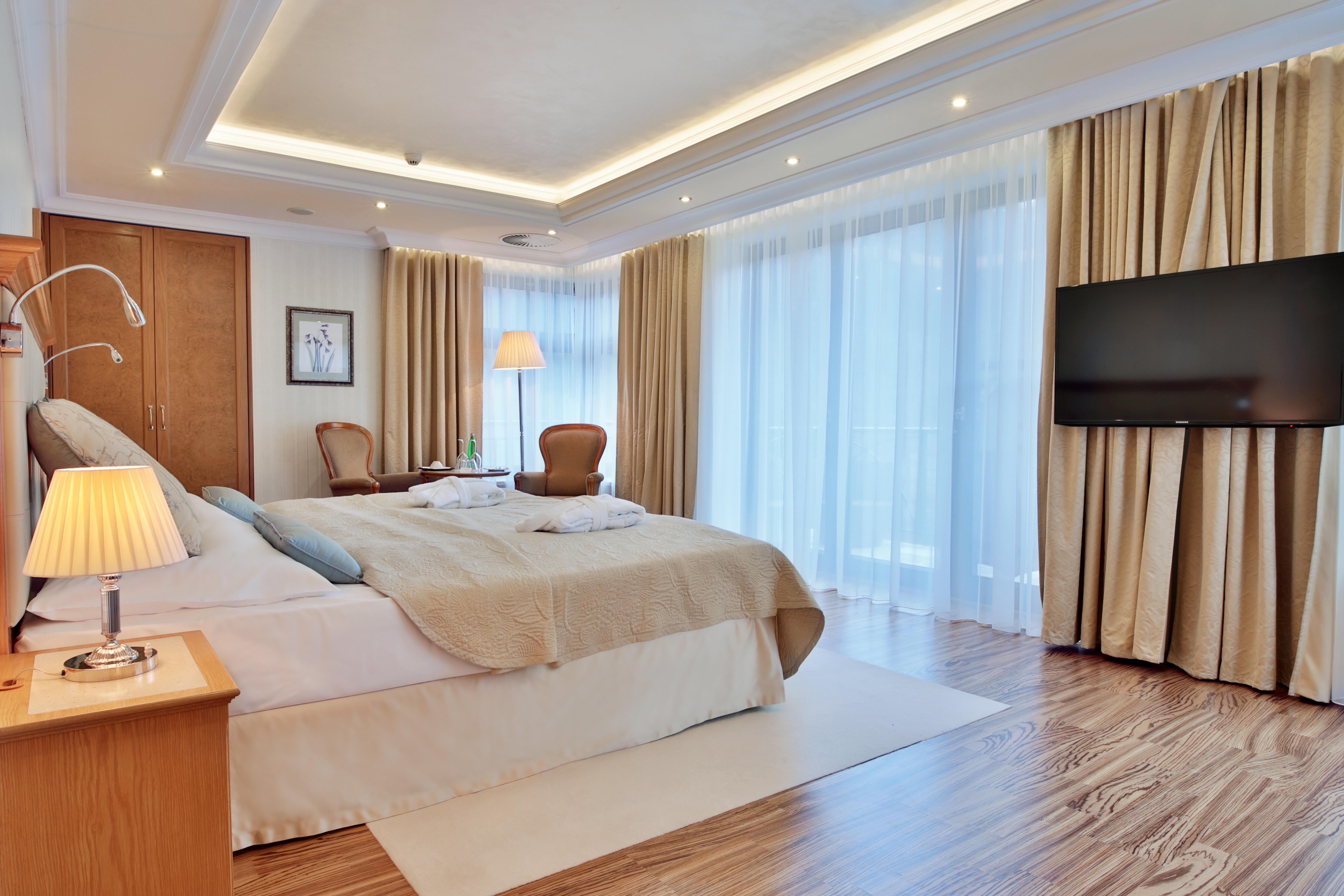 Retro Riverside Wellness Resort Karlsbad Buitenkant foto A bedroom at the hotel