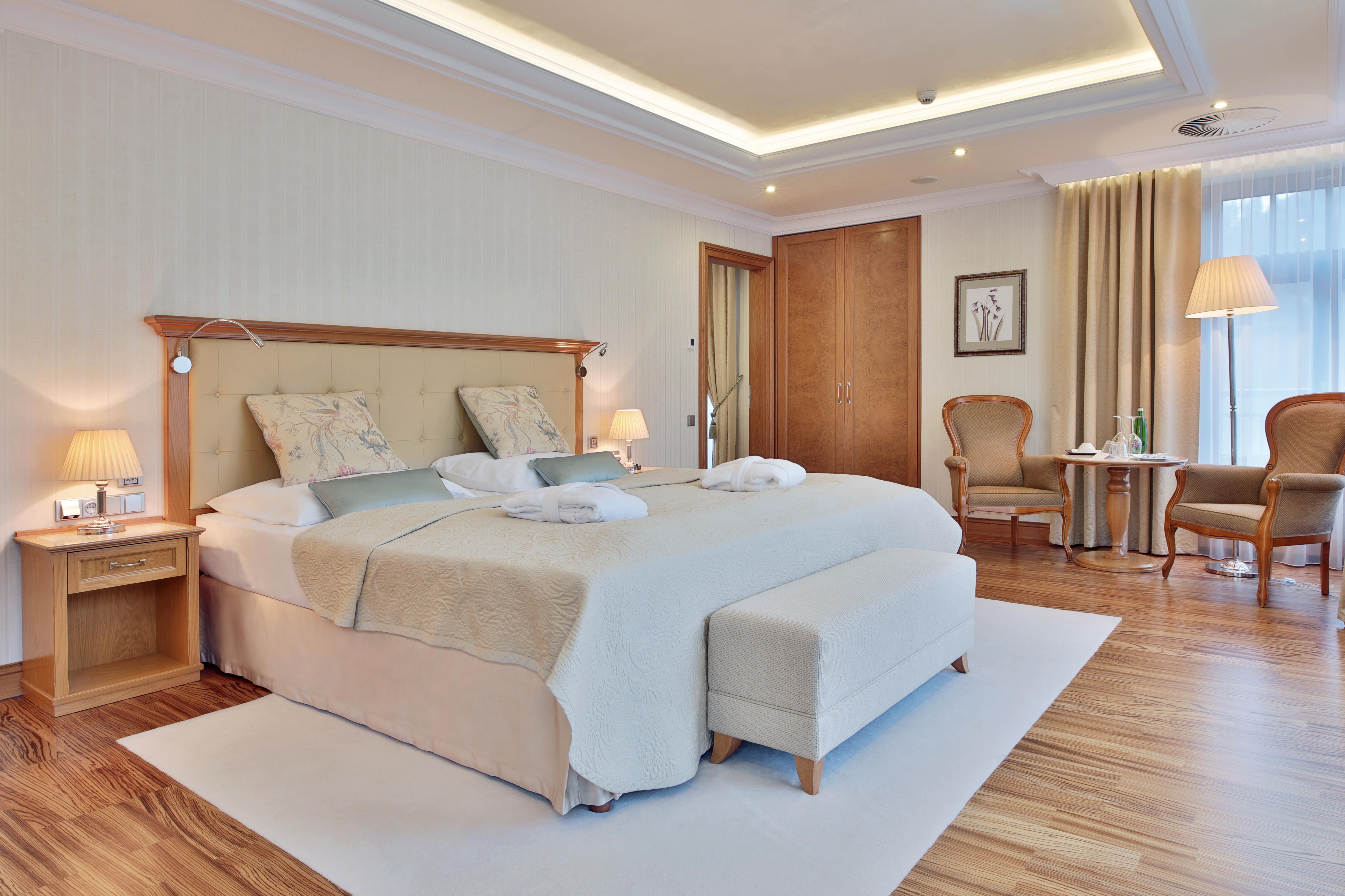 Retro Riverside Wellness Resort Karlsbad Buitenkant foto A room at the hotel