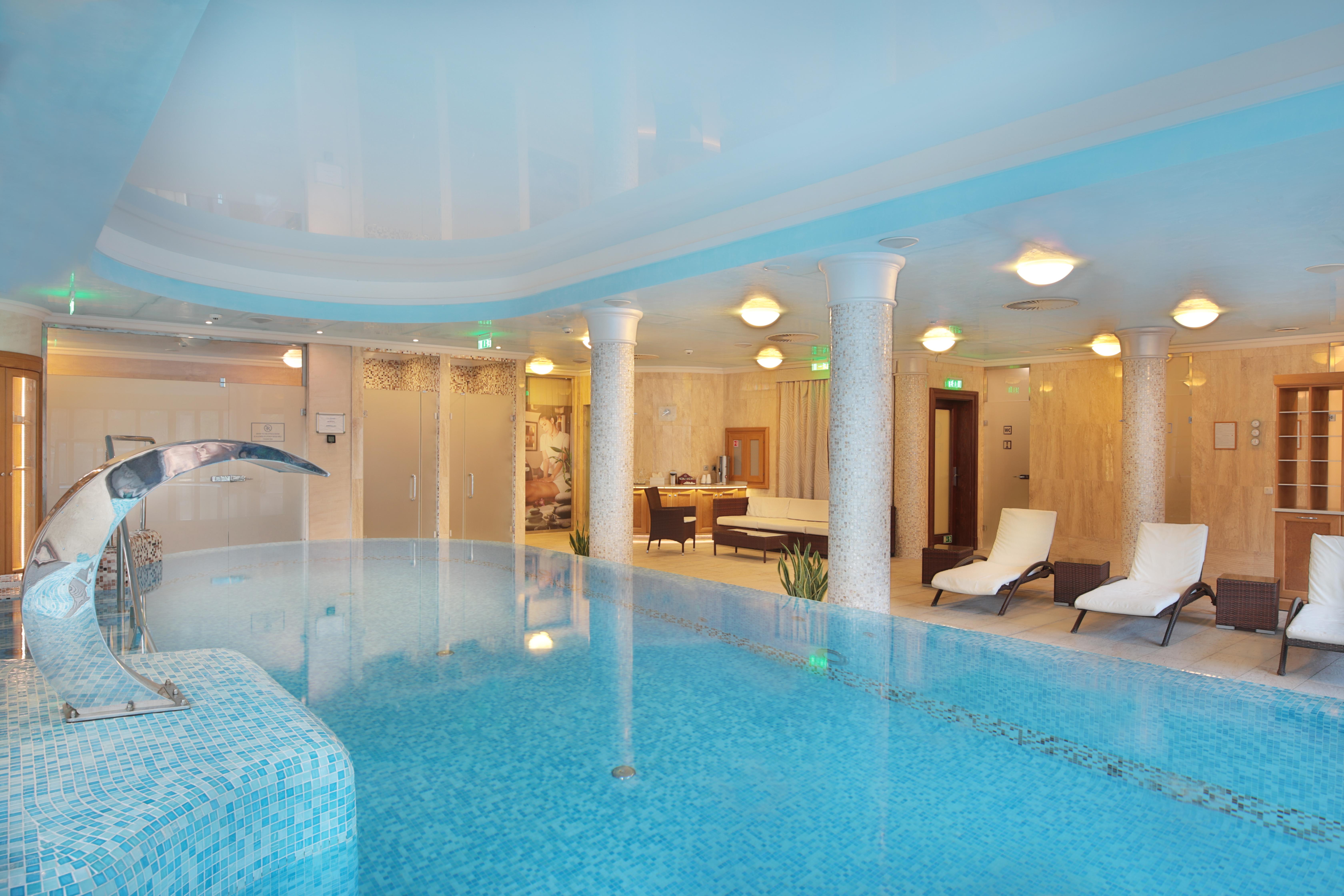 Retro Riverside Wellness Resort Karlsbad Buitenkant foto Spa