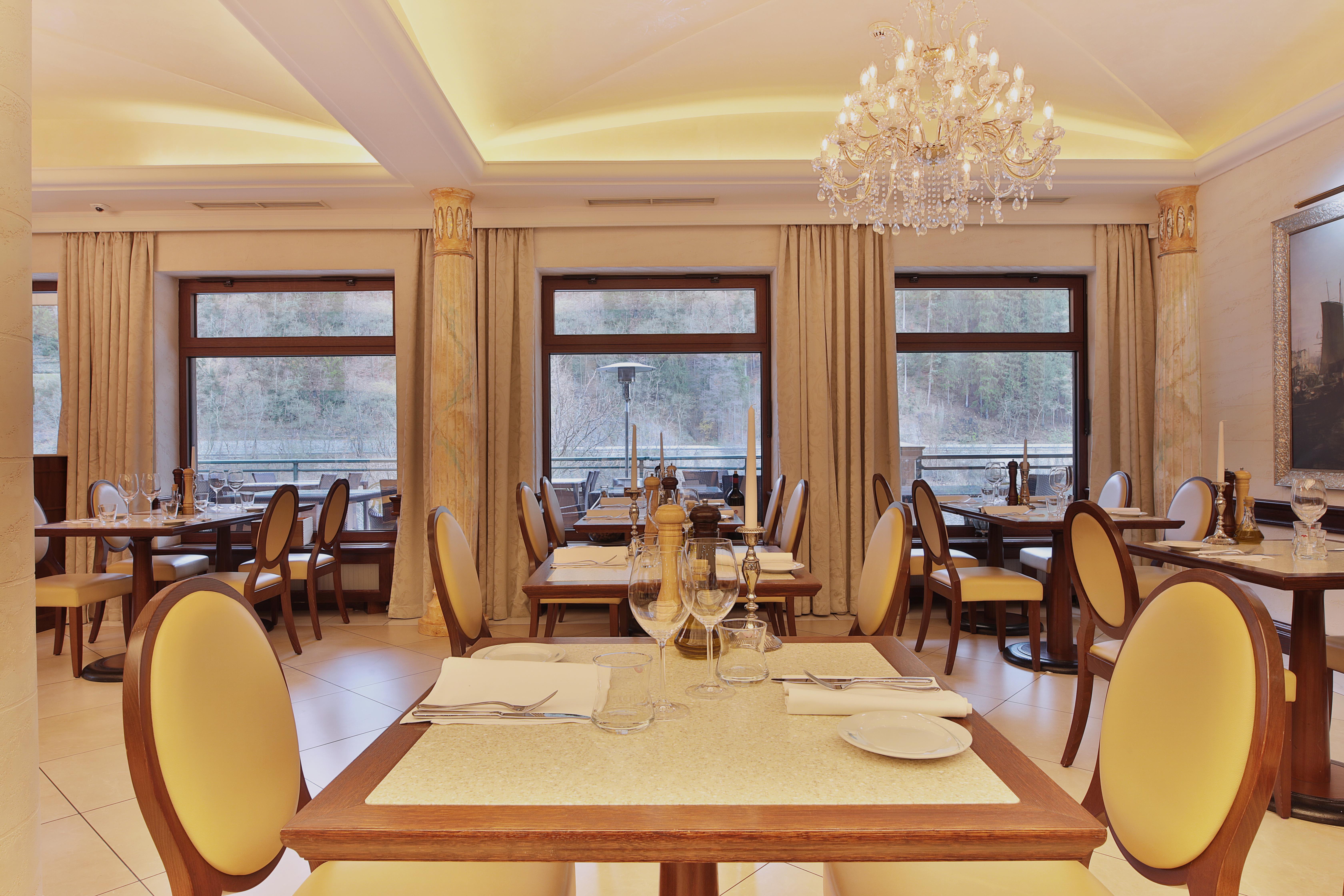 Retro Riverside Wellness Resort Karlsbad Buitenkant foto Restaurant