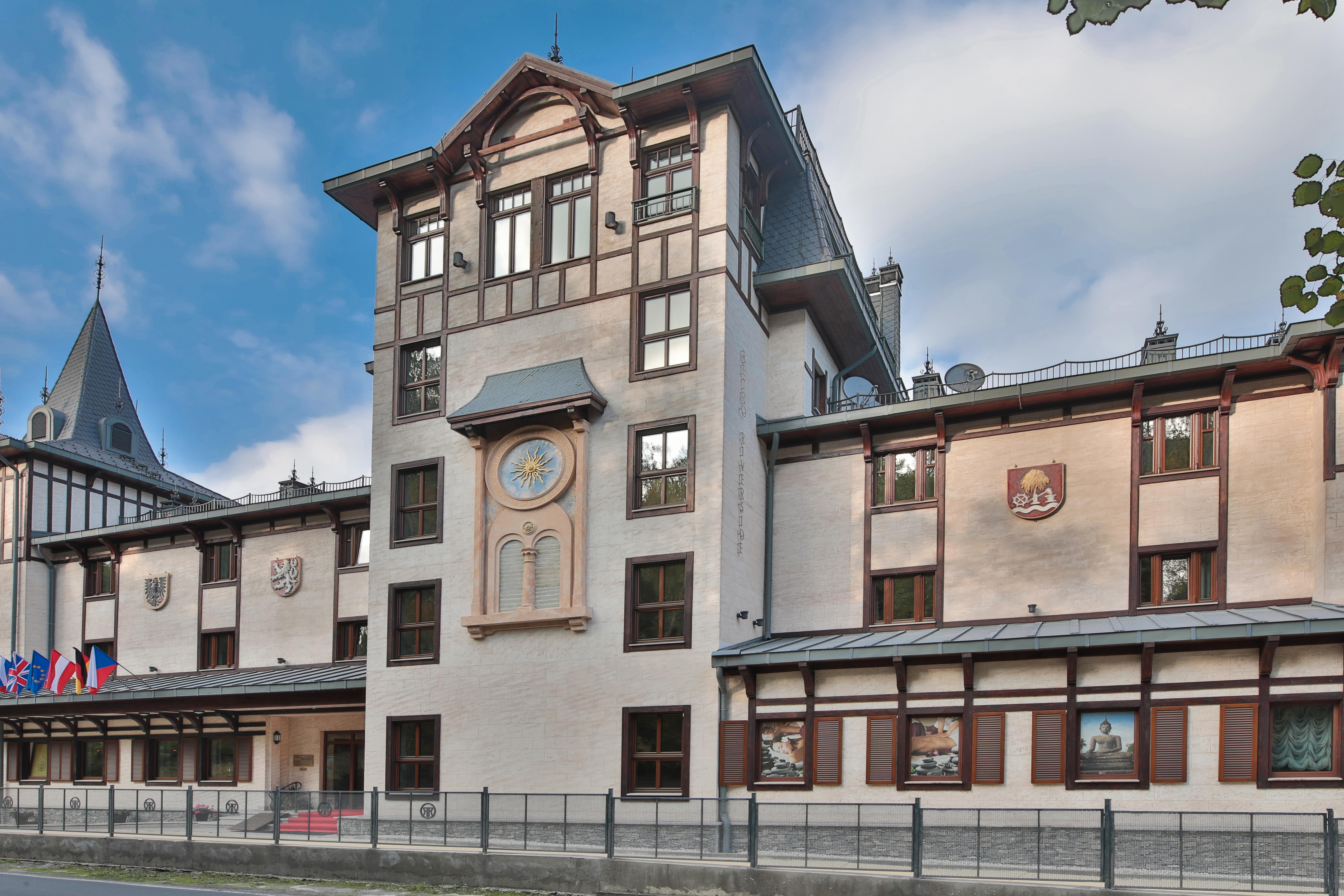 Retro Riverside Wellness Resort Karlsbad Buitenkant foto The town hall in Mont-Saxonnex