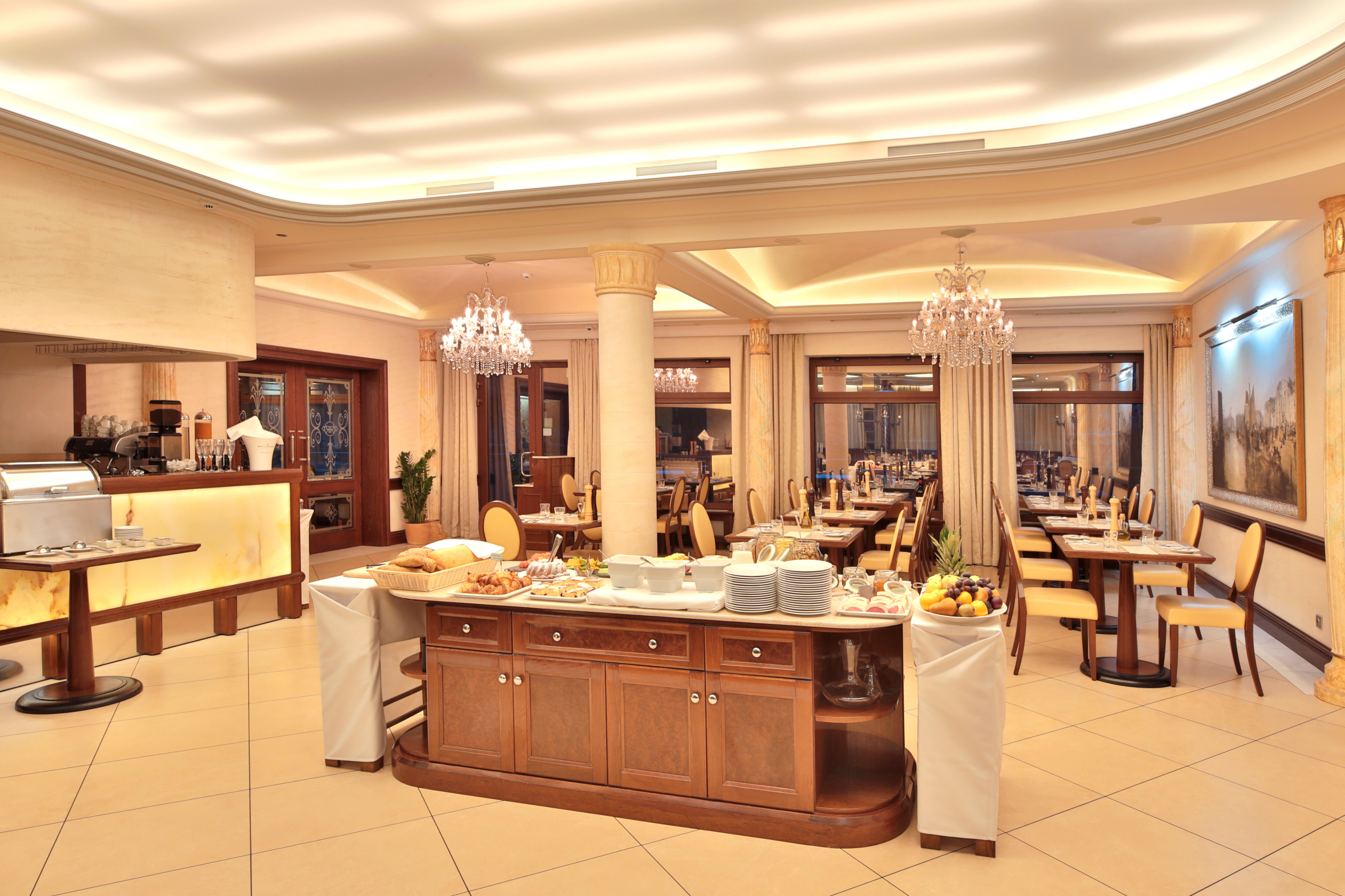 Retro Riverside Wellness Resort Karlsbad Buitenkant foto Restaurant