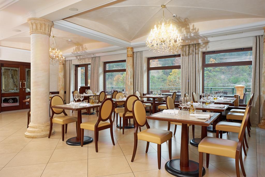 Retro Riverside Wellness Resort Karlsbad Buitenkant foto Restaurant