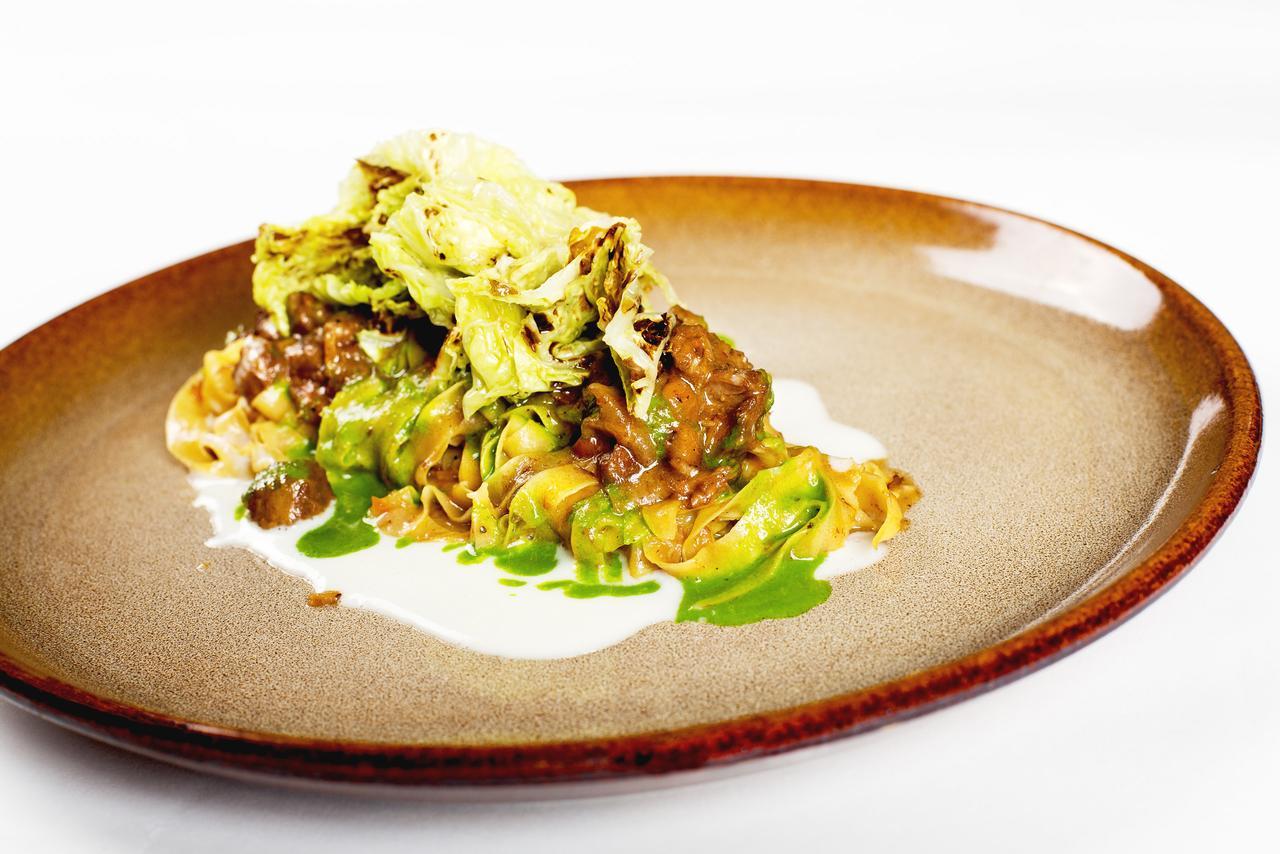 Retro Riverside Wellness Resort Karlsbad Buitenkant foto A plate of pappardelle