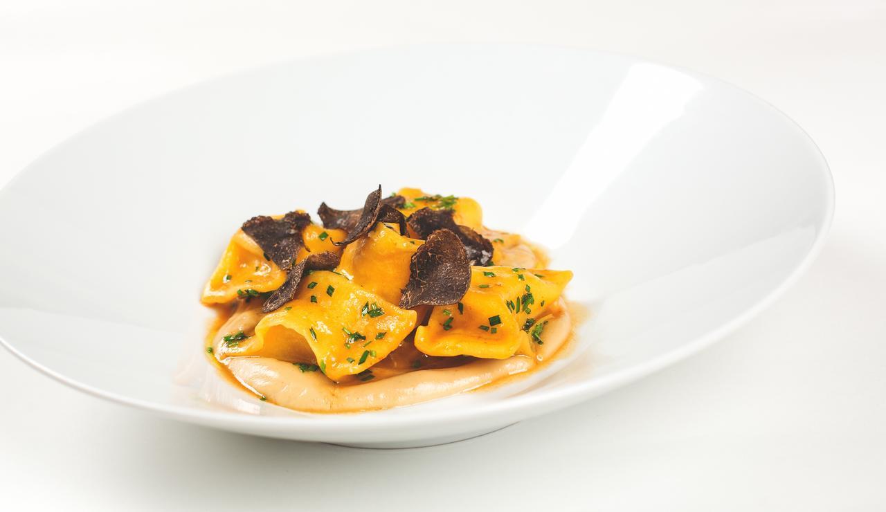 Retro Riverside Wellness Resort Karlsbad Buitenkant foto A pasta dish